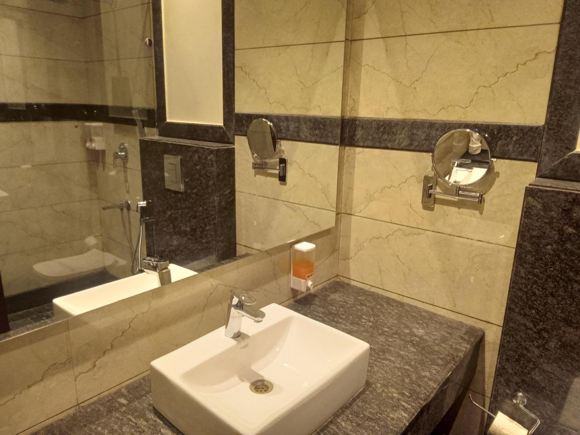 The Stella Hotel & Resort Ludhiana Luaran gambar